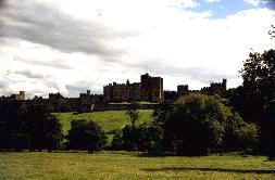 alnwickcastle.jpg (17672 bytes)