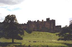 alnwickcastle1.jpg (15975 bytes)